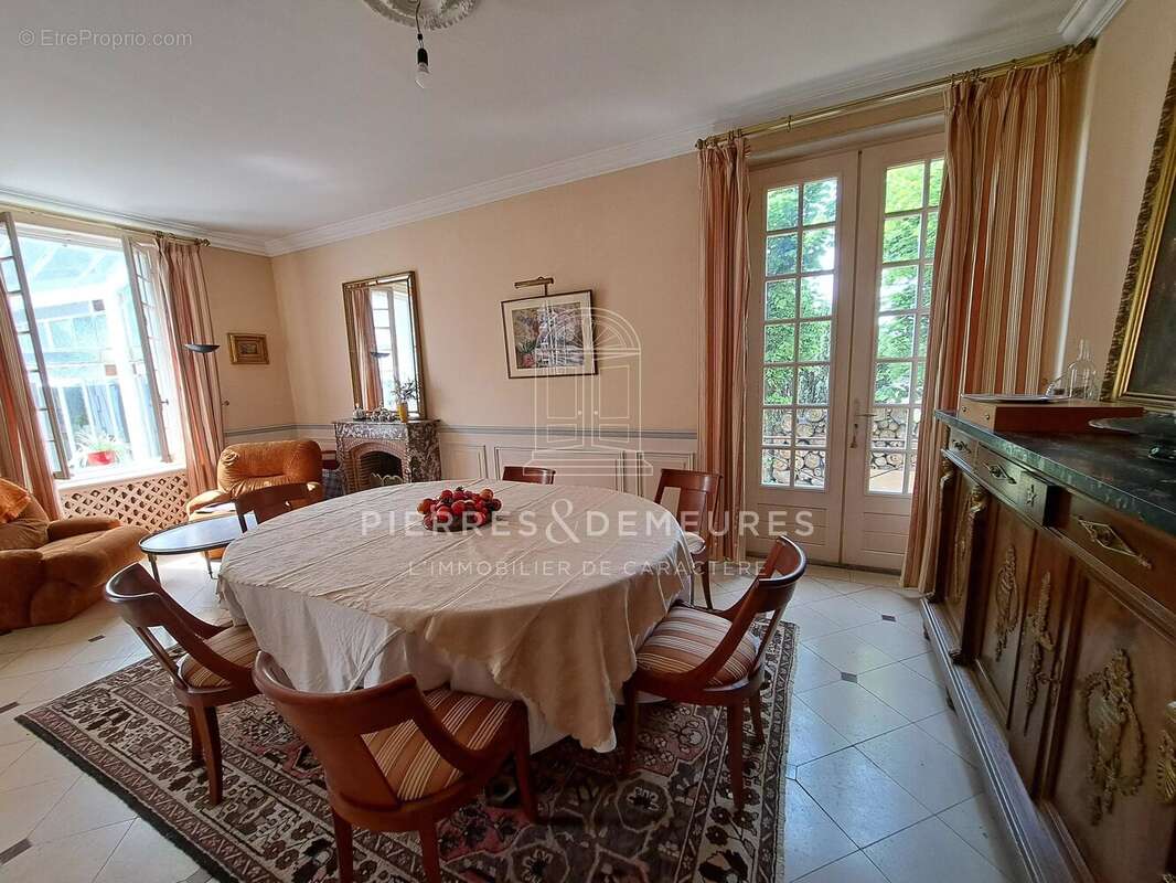 Maison à MEHUN-SUR-YEVRE