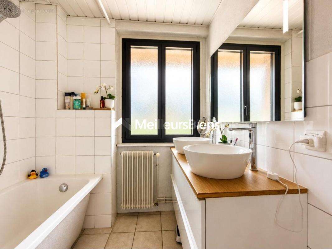 Appartement à SAINT-GENIS-POUILLY