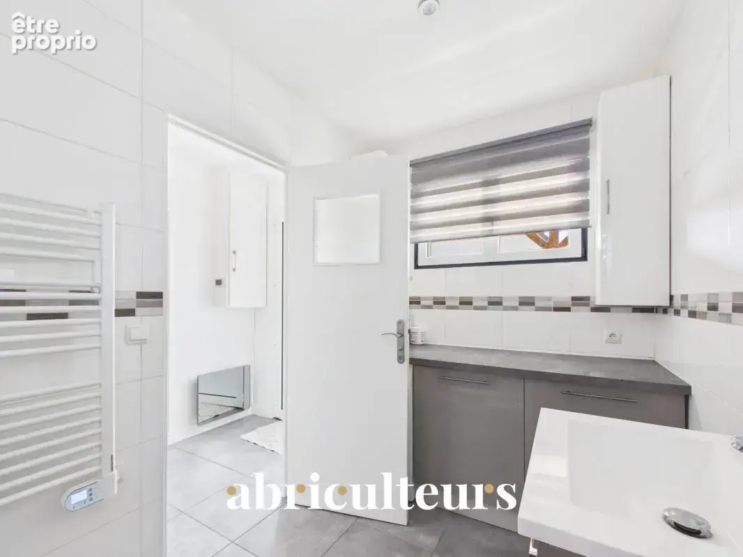 Maison familiale avec jardin, terrasse et stationnements en vente à Bezons 95870 - photo 11