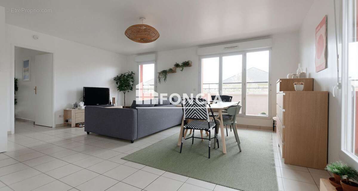 Appartement à SAVIGNY-LE-TEMPLE