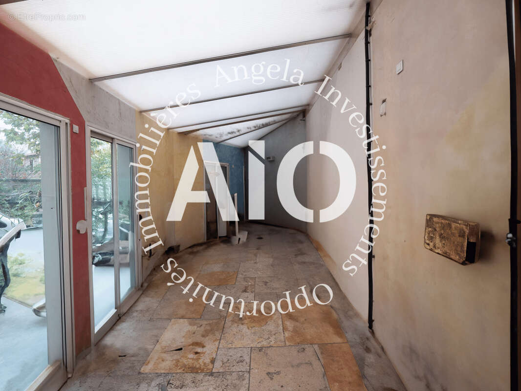 A vendre un ensemble de 3 Villas sur une parcelle de 1 500 m2, situé à Décines-Charpieu, - photo 3