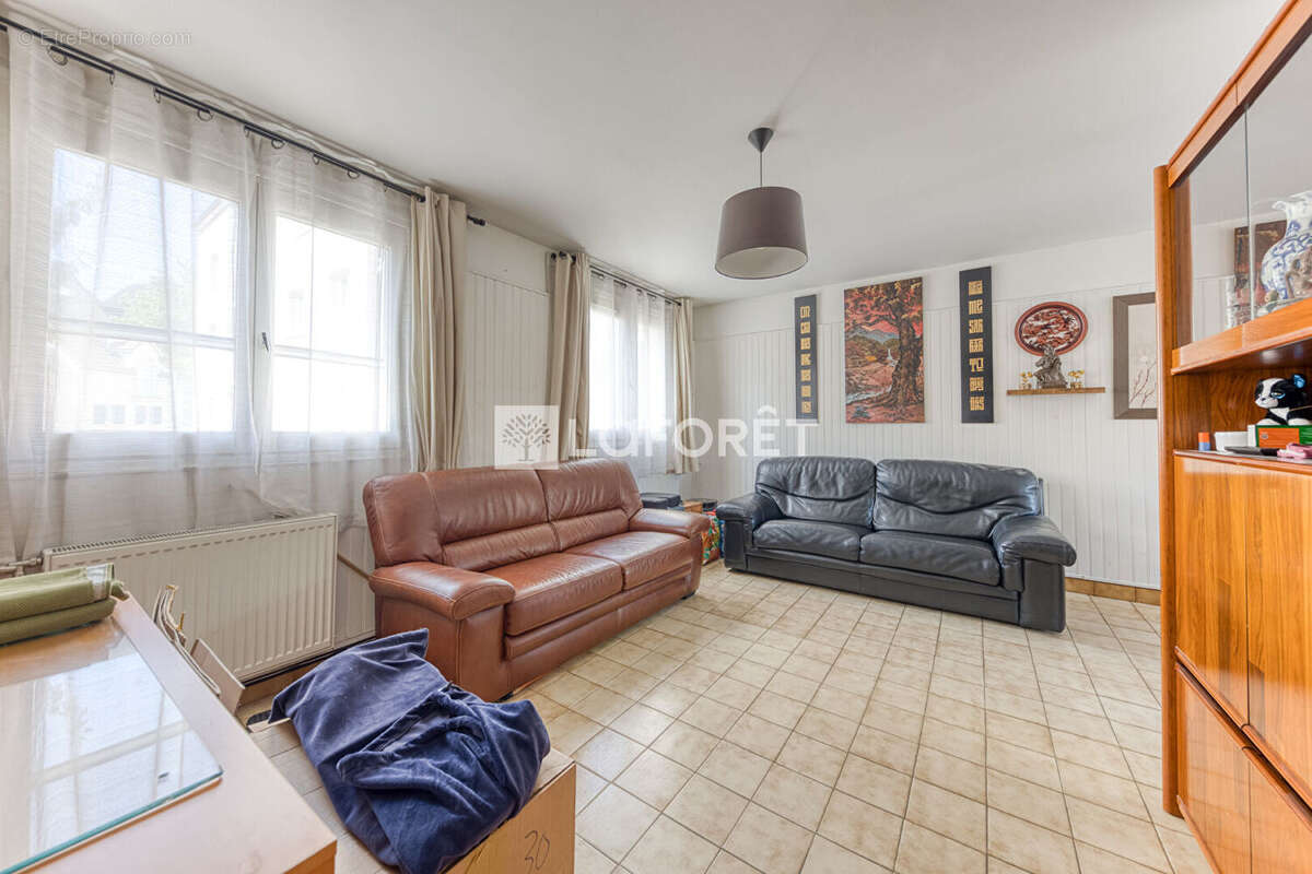 Appartement à EMERAINVILLE