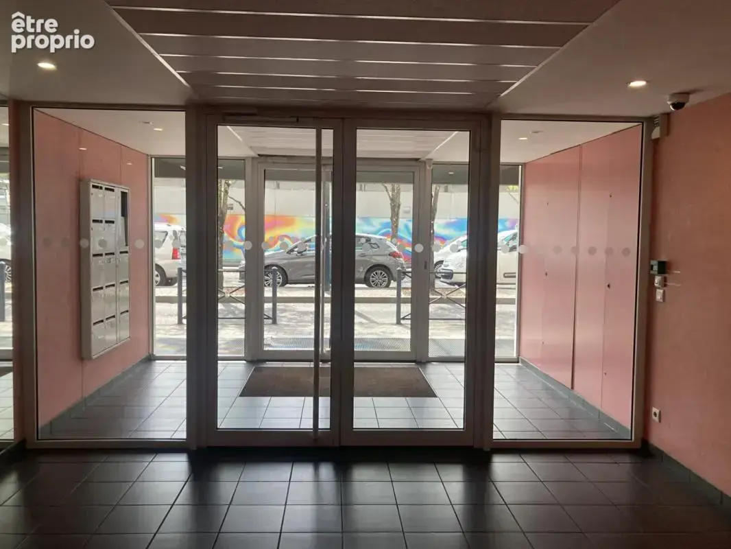 Appartement T3 lumineux avec deux loggias et parking aux Chartrons - photo 17