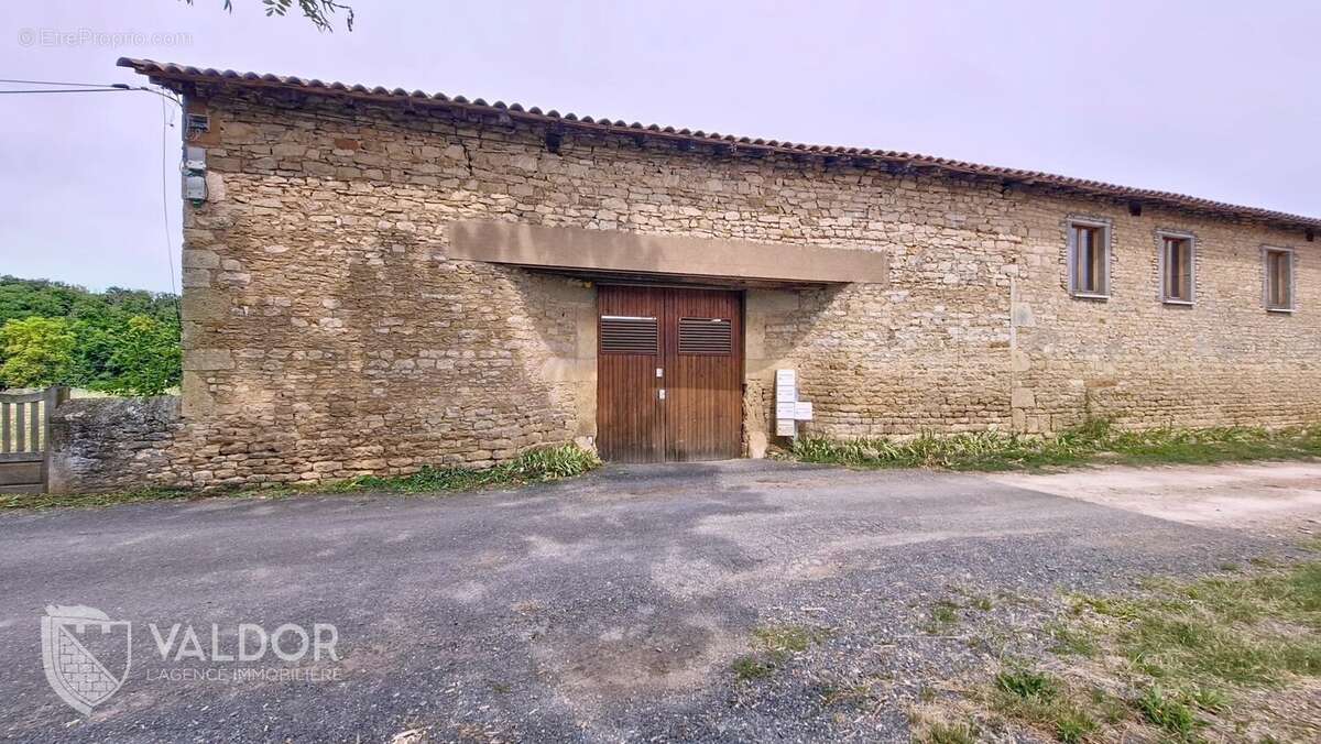 Longère rénovée à Gleizé, 54 m², vue vignes avec beau potentiel - photo 7