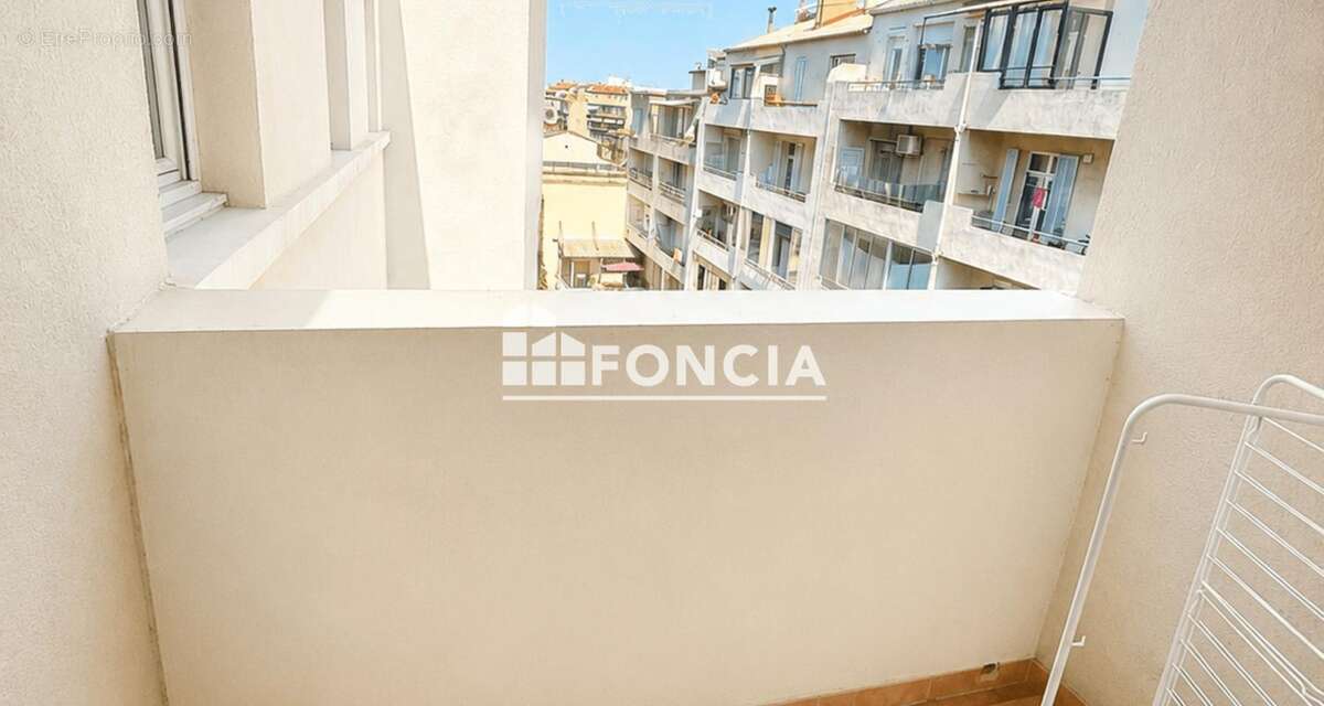 Studio avec balcon / immeuble recent - photo 2