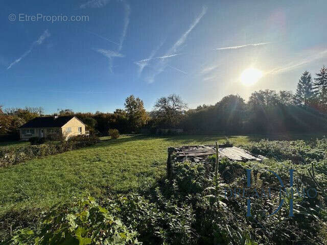 Terrain à BRAY-ET-LU