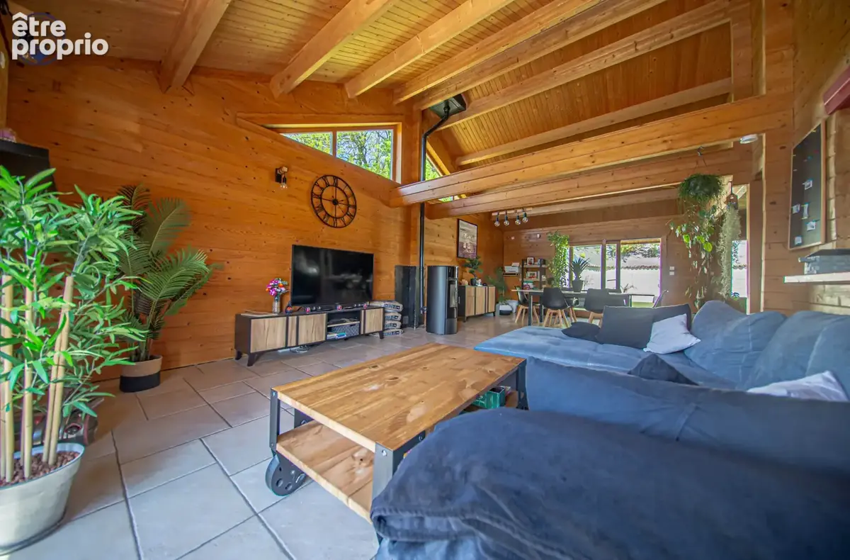 Chalet lumineux avec terrasse et dépendance - photo 2