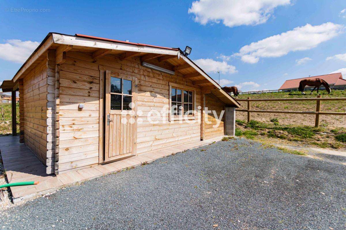 Commerce à SAINT-JEAN-DE-BOURNAY