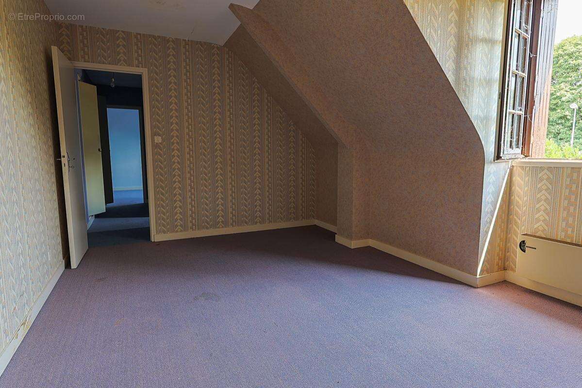 Maison - 107 m² - Isigny-le-Buat (50) - photo 6