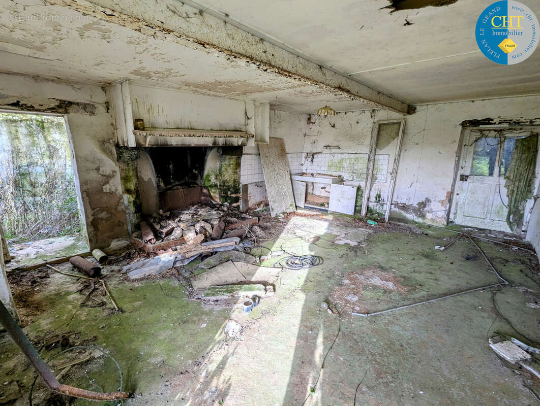 À Tréal, Maison à rénover d'environ 140m2 à acheter 30 100 € - photo 3