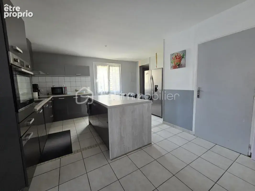 Exclusivité – hyper centre lezay – propriété avec hangar + panneaux solaires - photo 3