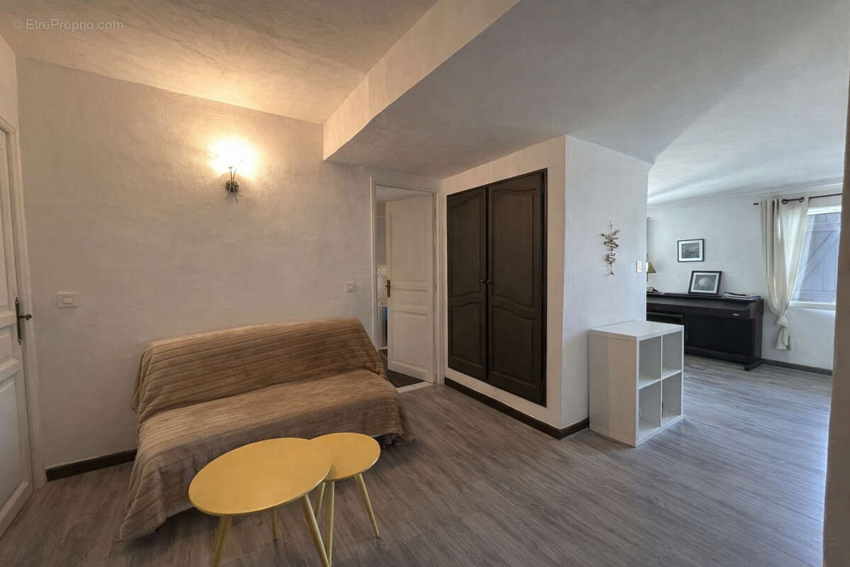 Maison à LES ISSAMBRES
