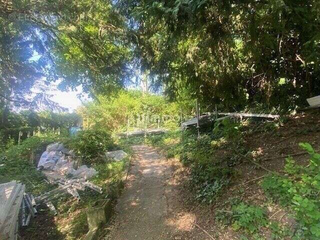 Terrain à CHENNEVIERES-SUR-MARNE