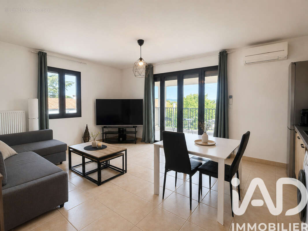 Photo 3 - Appartement à SAINT-MAXIMIN-LA-SAINTE-BAUME