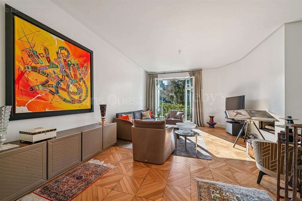 Appartement à PARIS-16E