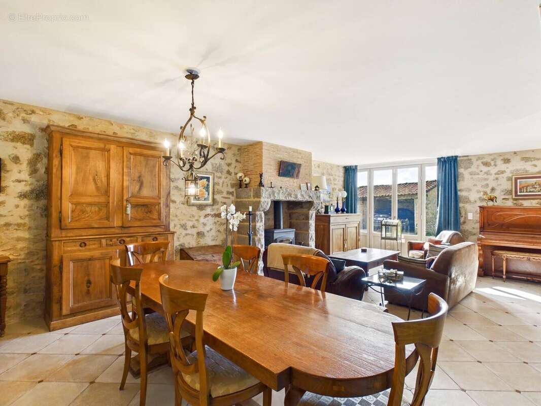 Maison à PIEGUT-PLUVIERS
