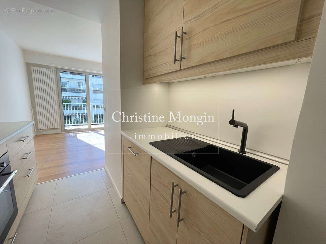 Appartement à NEUILLY-SUR-SEINE