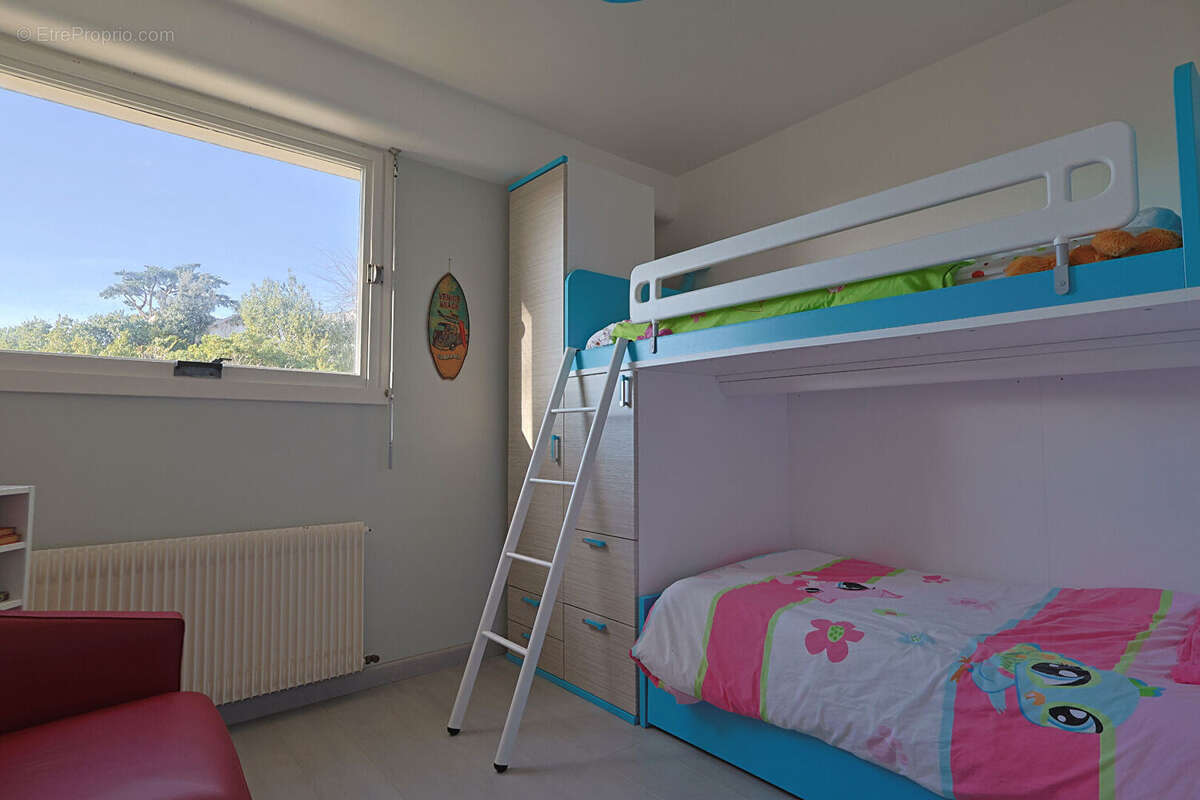200M DE LA PLAGE DE PONTAILLAC - Appartement lumineux avec balcon - photo 6