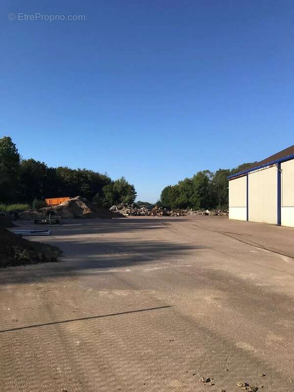 Commerce à SOMBERNON