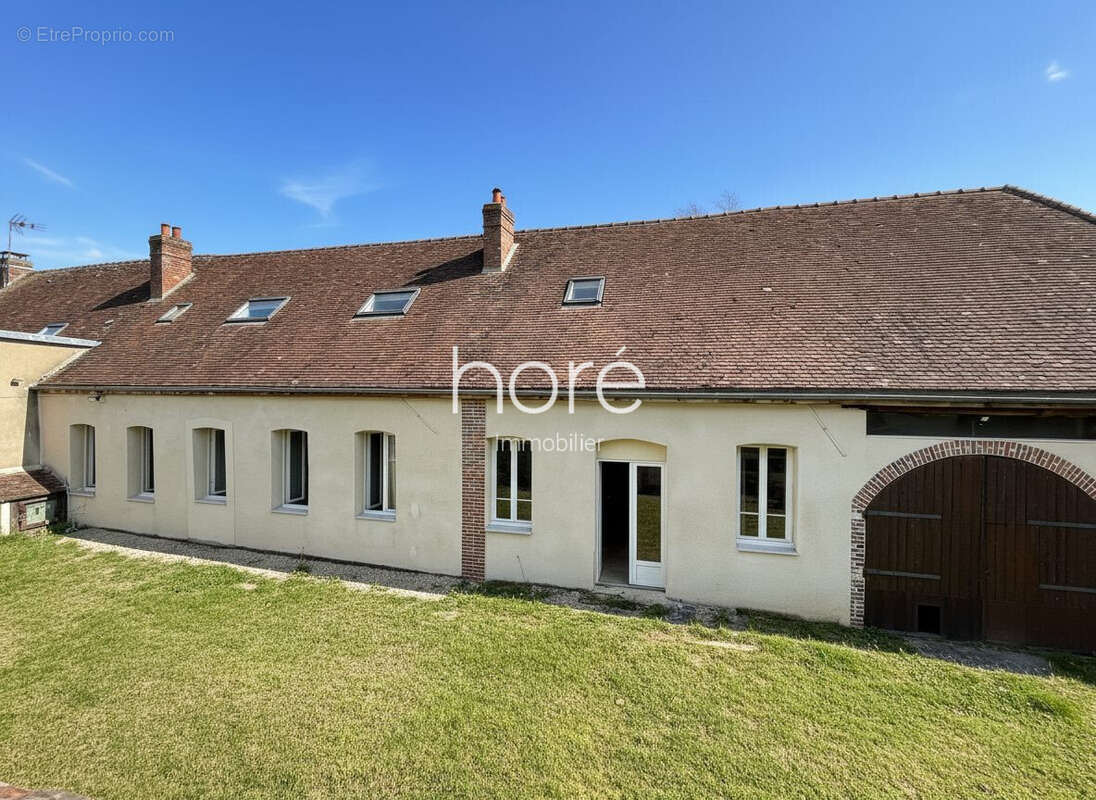 Maison à LA CELLE-SAINT-CYR