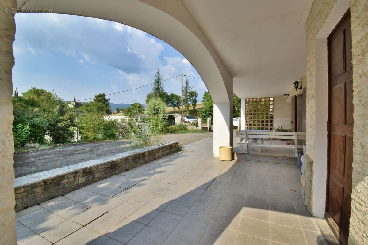  À VENDRE – Grande villa avec terrain boisé avec une olivette à Sisteron - photo 19