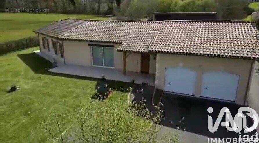 Photo 1 - Maison à SAINT-CHRISTOPHE-DE-DOUBLE