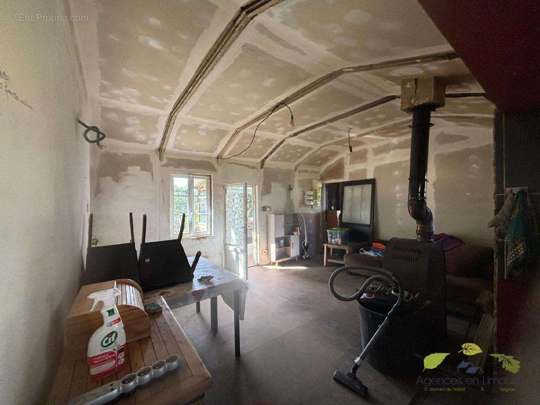 Maison à LA JONCHERE-SAINT-MAURICE