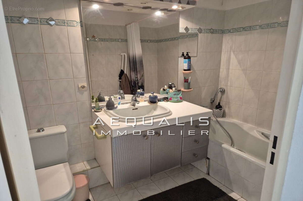 Appartement à SAINT-LAURENT-DU-VAR