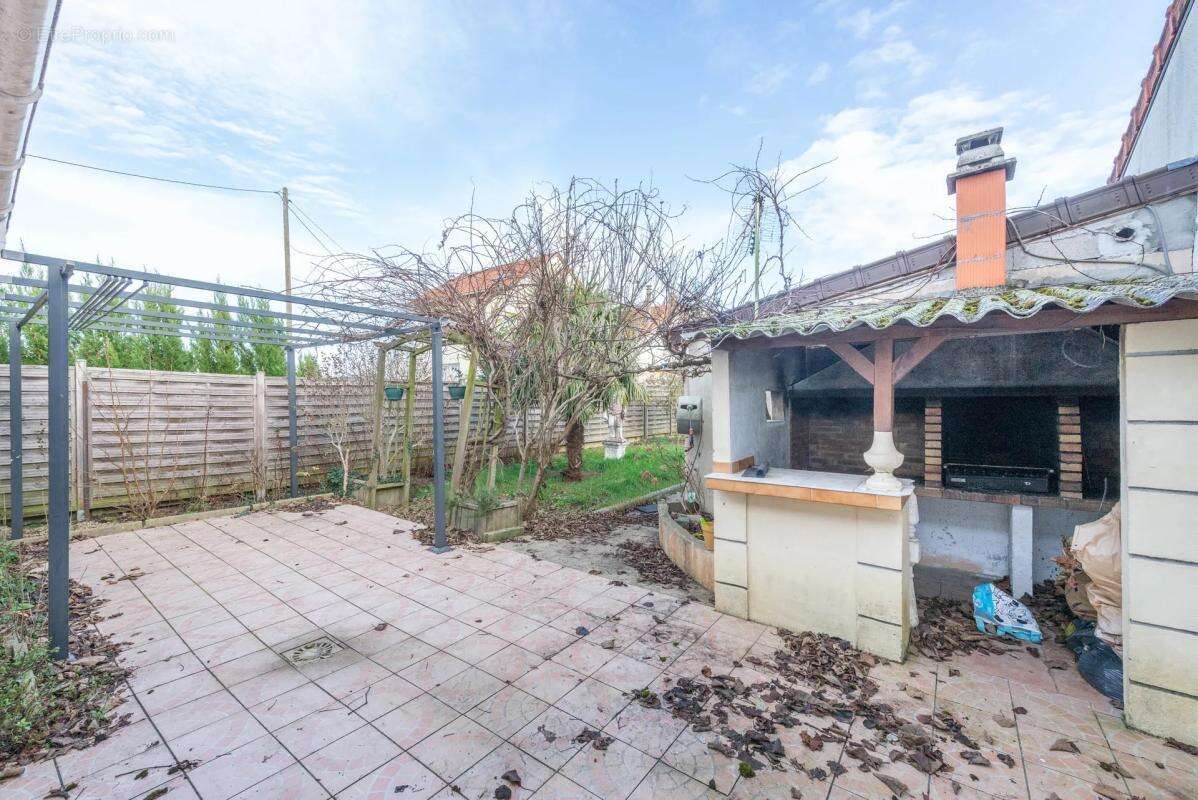 Maison à LES CLAYES-SOUS-BOIS