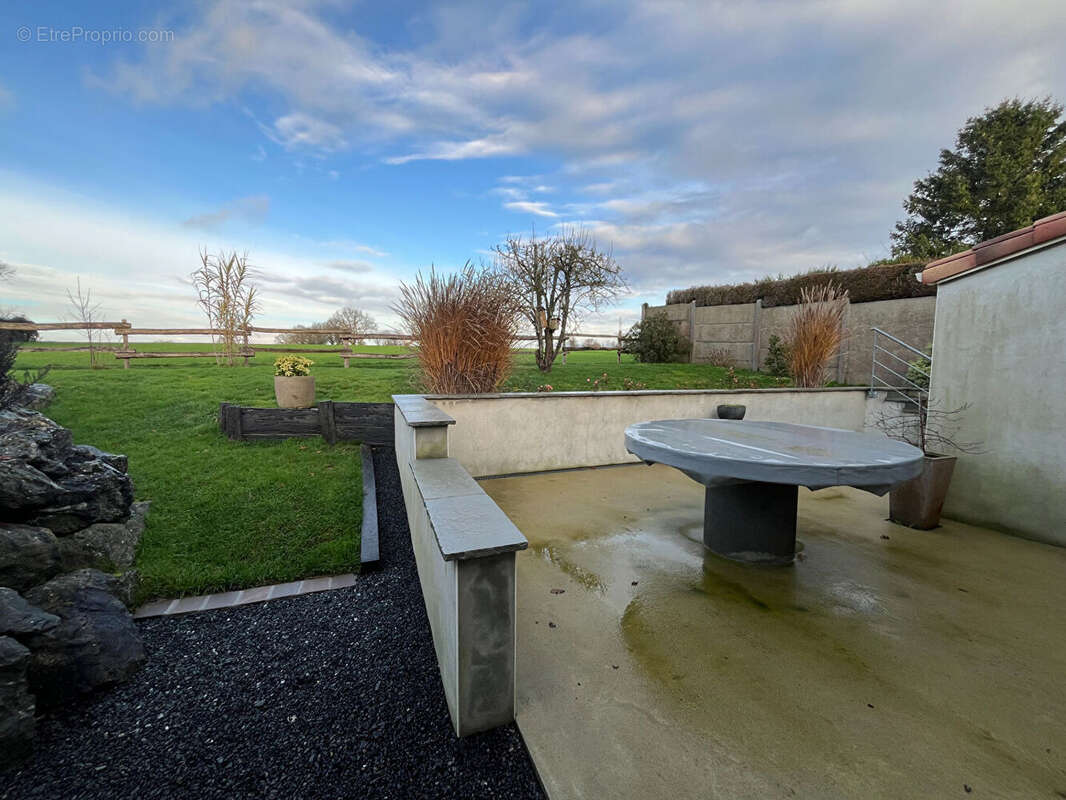 Maison à LE PIN-EN-MAUGES