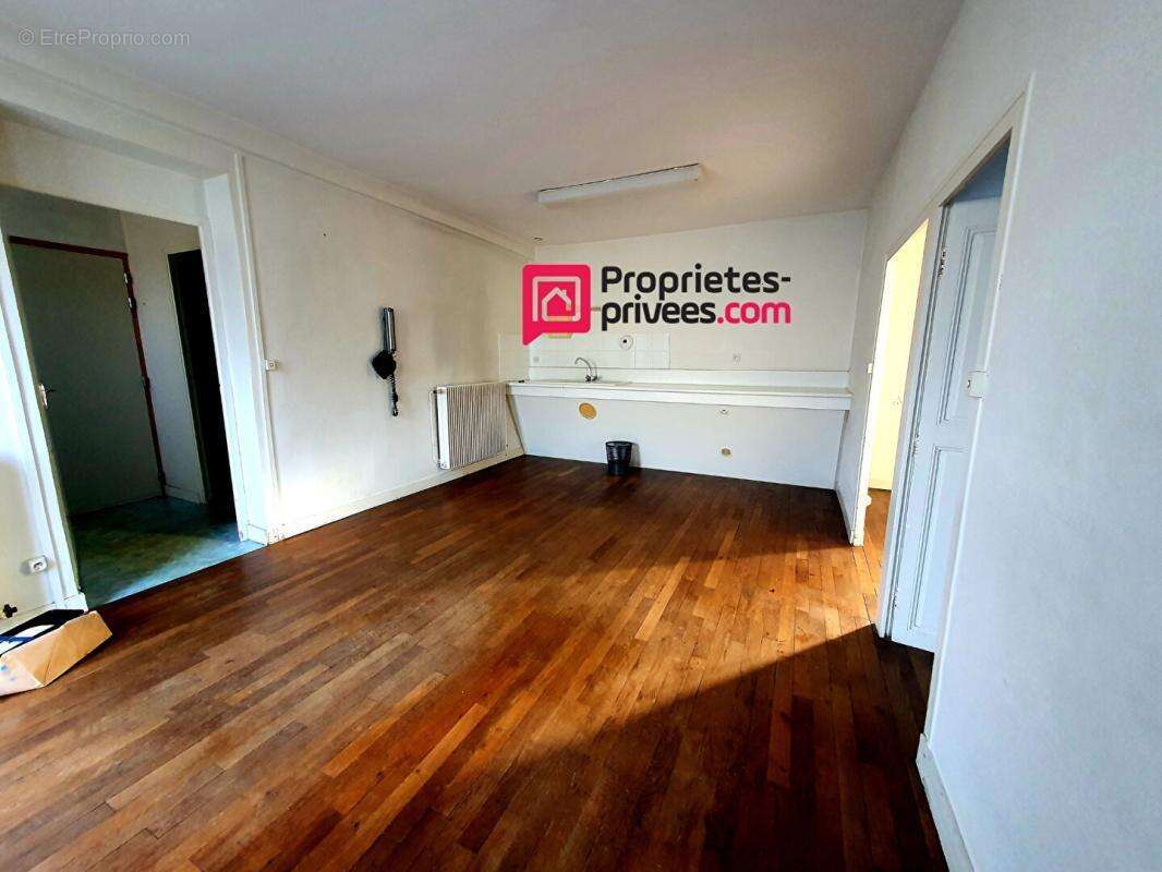 Maison à NOYANT-LA-GRAVOYERE