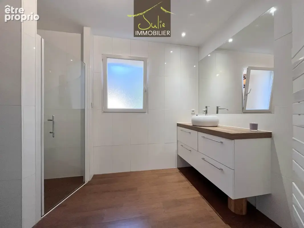 RARE dans BRESSUIRE ! Magnifique Propriété dans un parc clos de 2247m2, aux portes du centre ville !! - photo 11