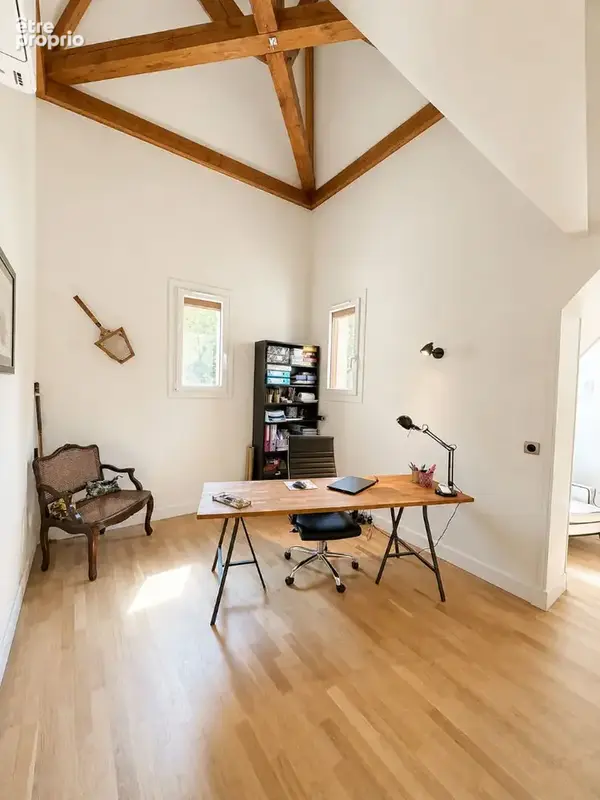 Propriété d'une magnifique architecture de 220 m² sur 3600m² de terrain avec piscine et garage double ainsi que sa dépendance. - photo 12