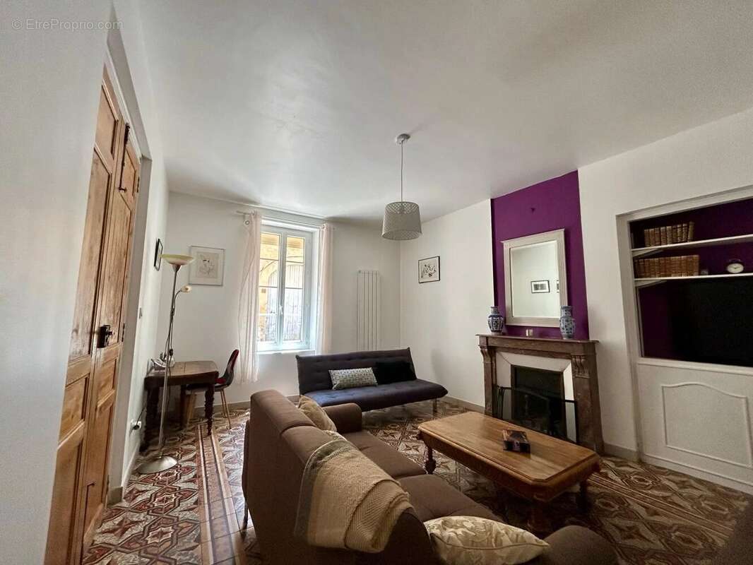 Maison à MONTOULIERS