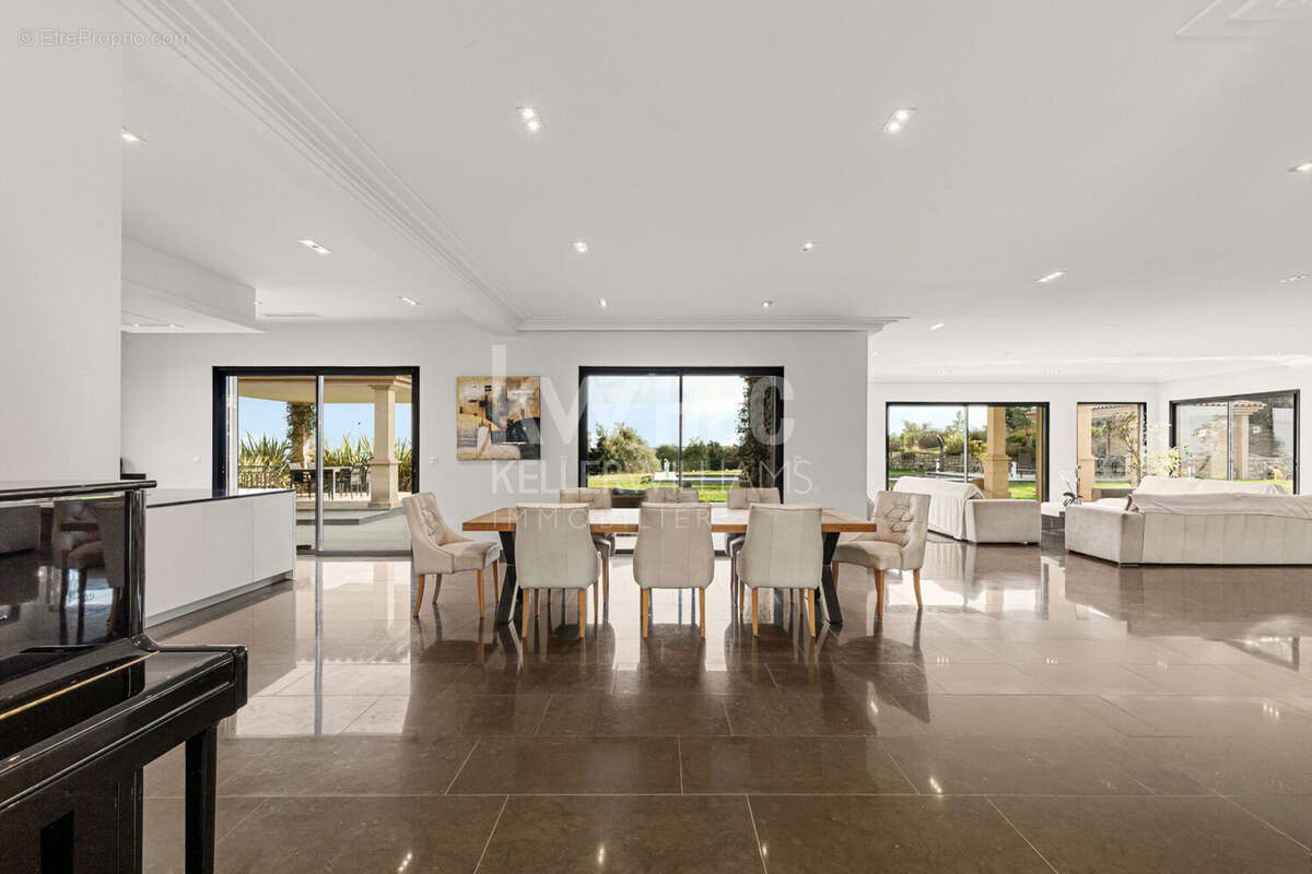 Maison à ROQUEFORT-LES-PINS
