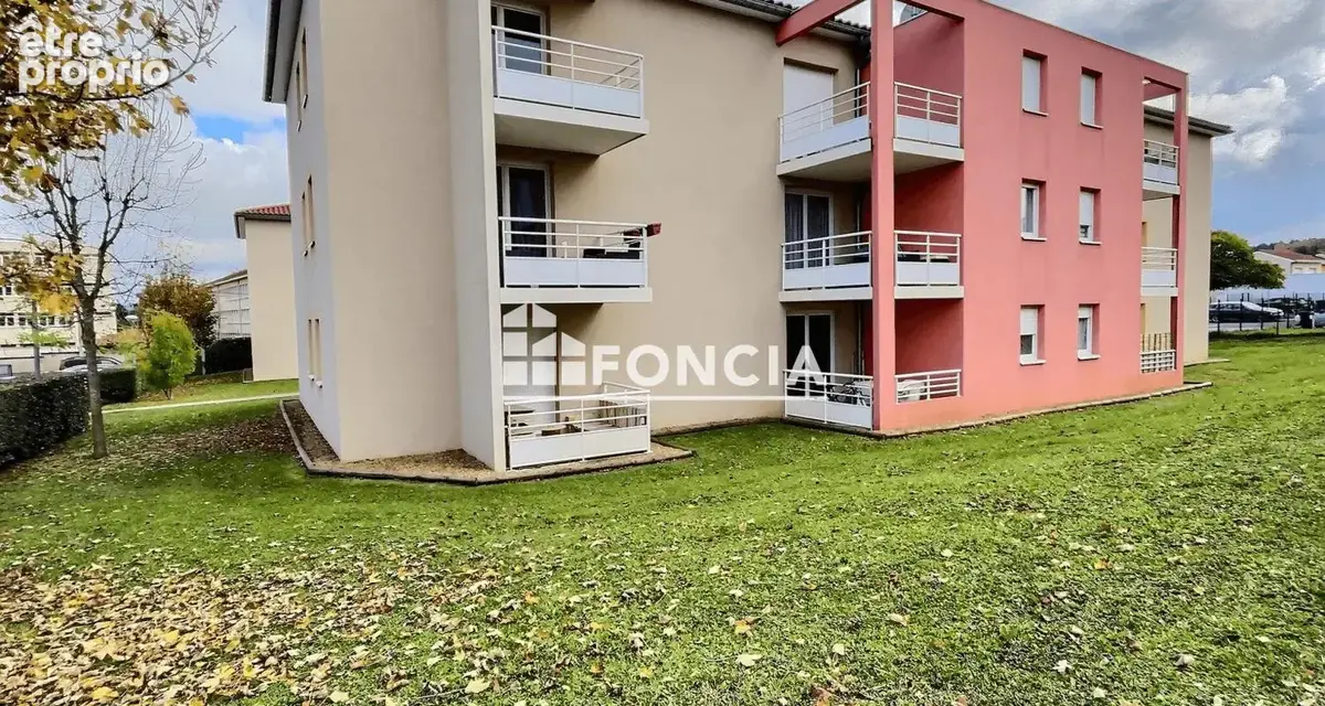 ISSOIRE – T2 avec balcon et parking dans ésidence sécurisée avec espaces verts - photo 9