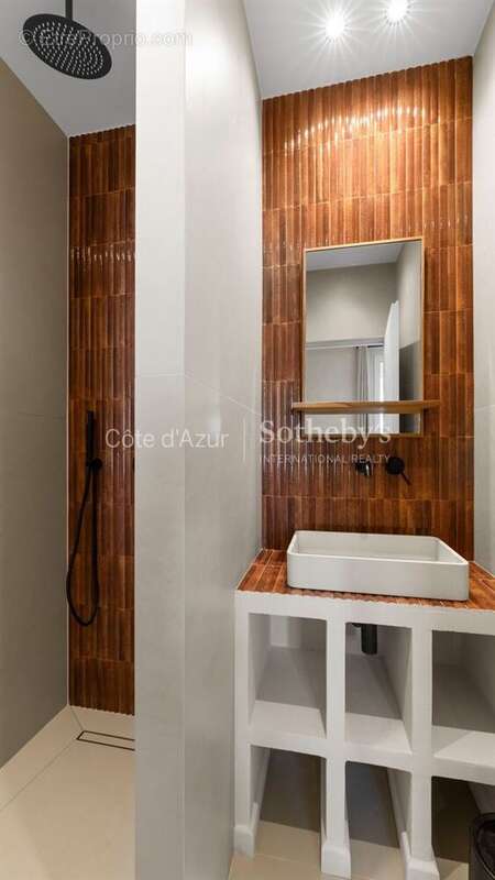 Appartement rénové de 68 m² avec terrasse et garage au cœur de Saint-Tropez - photo 14
