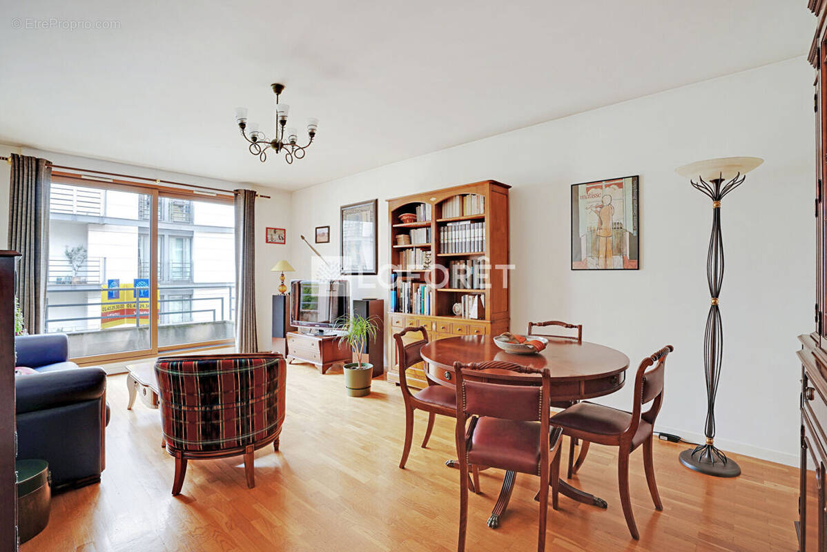 Appartement à PARIS-14E