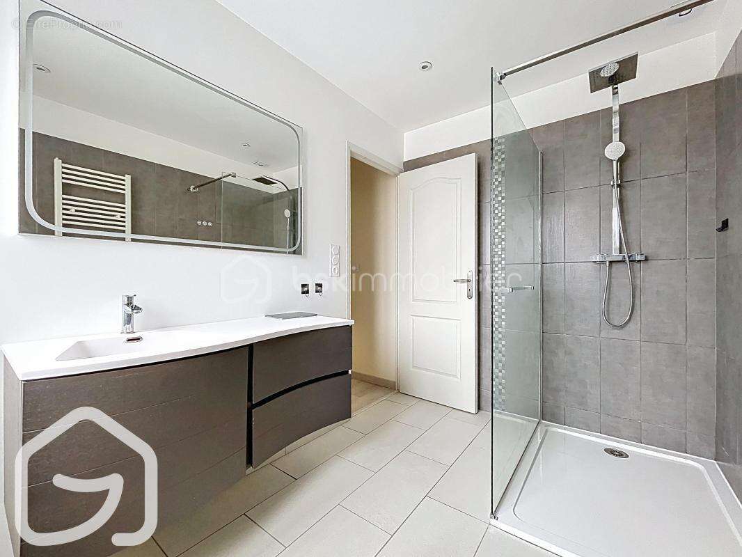 Maison à SAINT-ETIENNE-DU-ROUVRAY