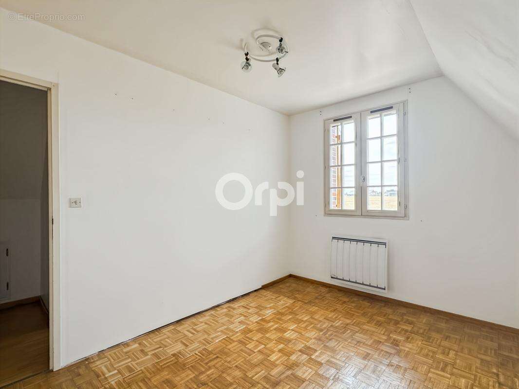 Maison sur sous-sol total avec double carport et garage - photo 13