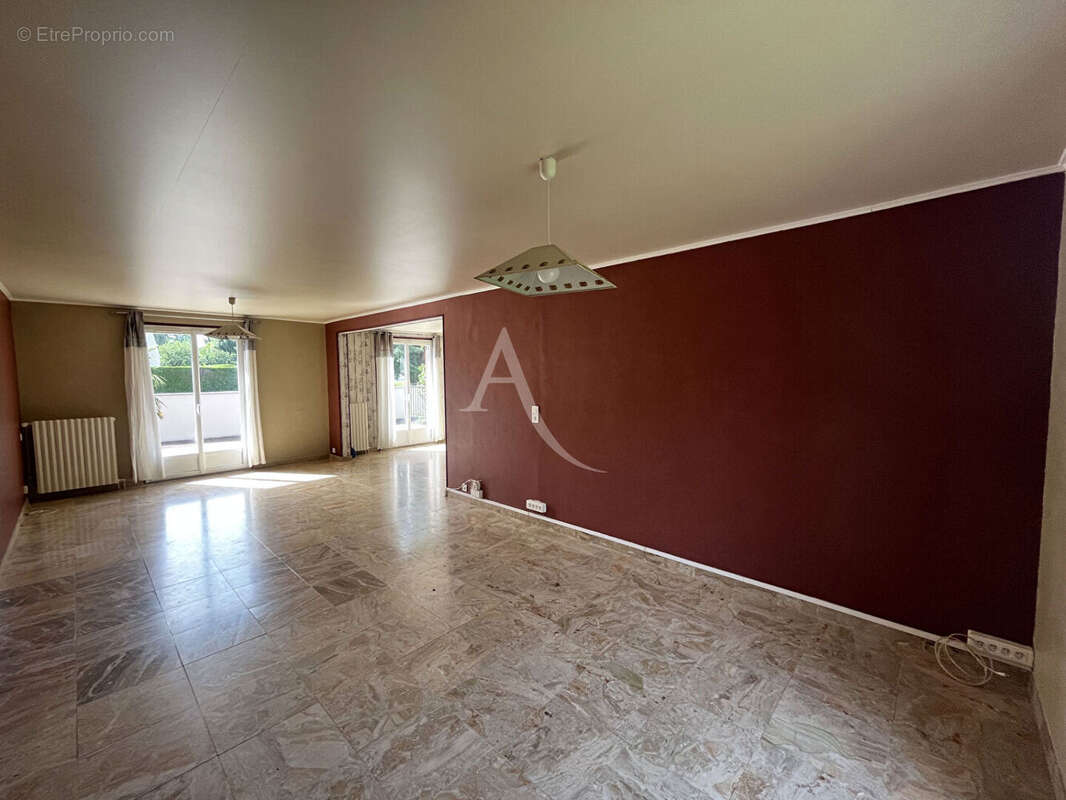 Maison familiale sur sous-sol total - Proche DOURDAN/ETAMPES/ ANGERVILLE - 7 pièces 158m2 - photo 3
