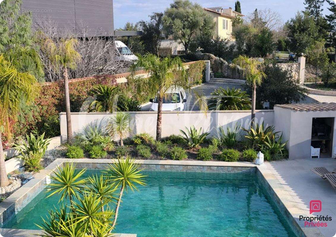 Maison à ROQUEBRUNE-SUR-ARGENS