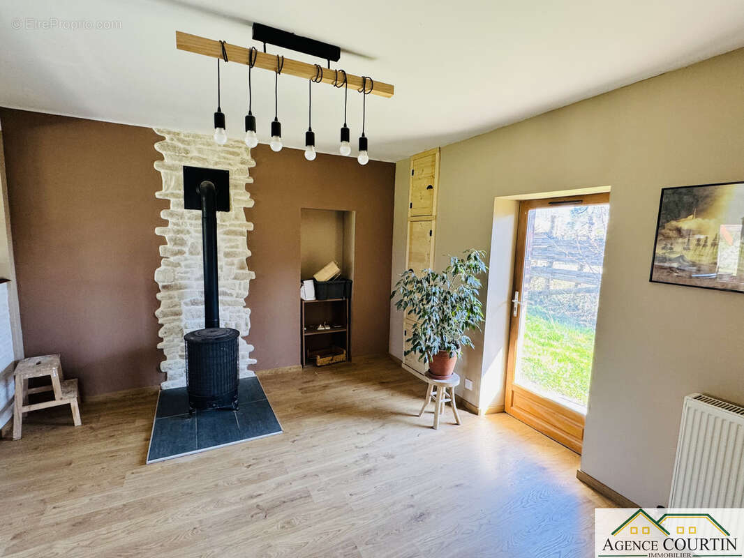 Maison à LA CHAPELLE-SAINT-SAUVEUR