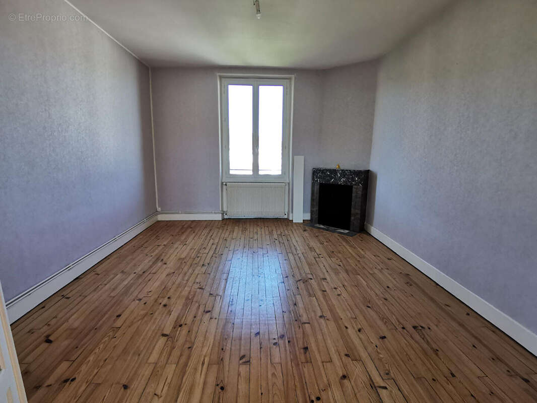 CLERMONT FERRAND, Immeuble 12 pièce(s) 253 m2, rapport 23300€/an, jardin, garages, balcon 491000€ FAI - photo 10