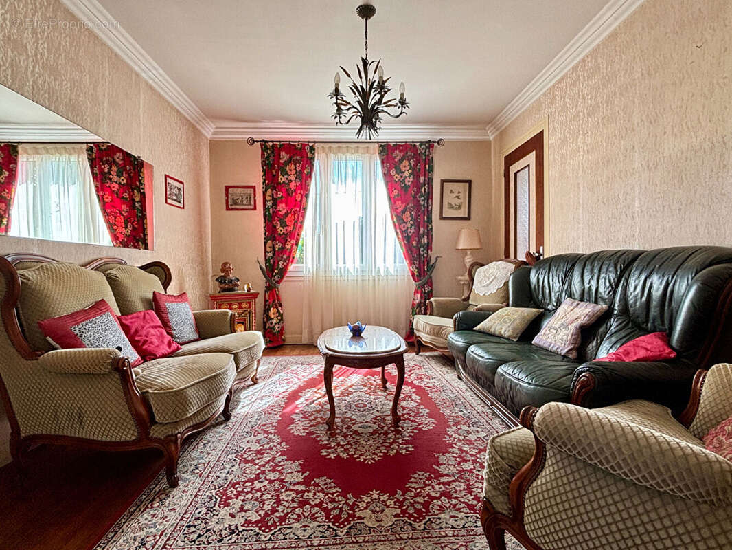 Maison à LA CHAPELLE-DES-MARAIS