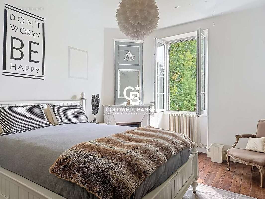 Maison à SAINT-JEAN-D'ANGELY