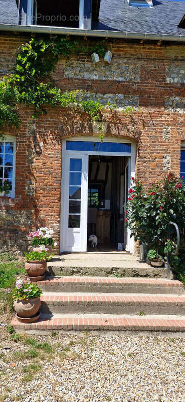 Maison à vendre - Axe Yvetot / Yerville - 232 m² - 6 chambres - Atelier - Terrain de 4 700 m² - photo 3