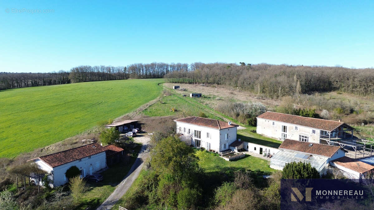 Maison à JUILLAGUET