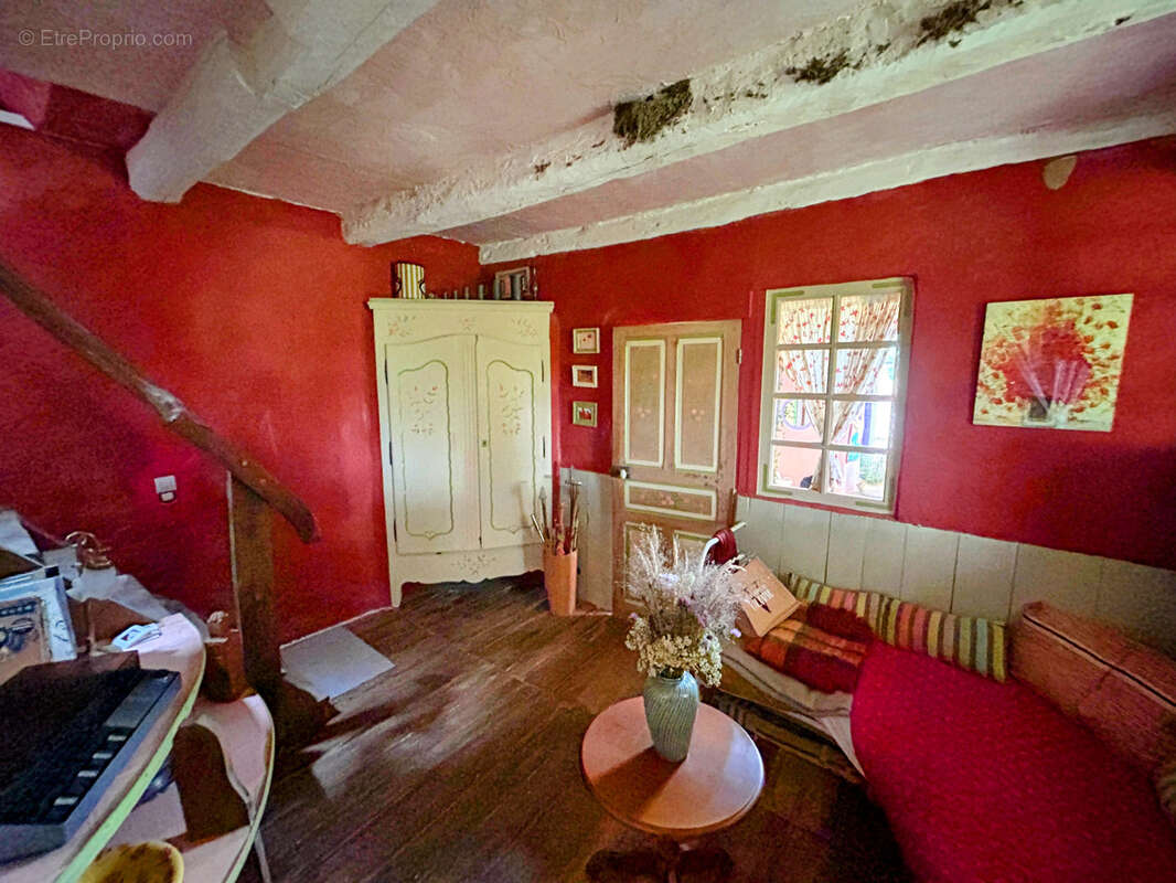 Maison à LAVAL-SUR-LUZEGE