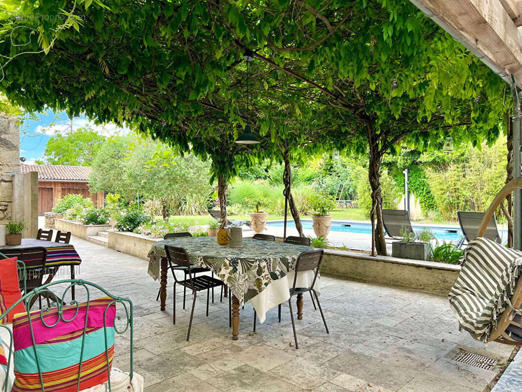 Propriété en pierre avec maison d'amis, piscine et garage pour 3 véhicules. - photo 16